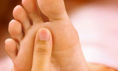 How to treat your feet nail fungus with household soap
