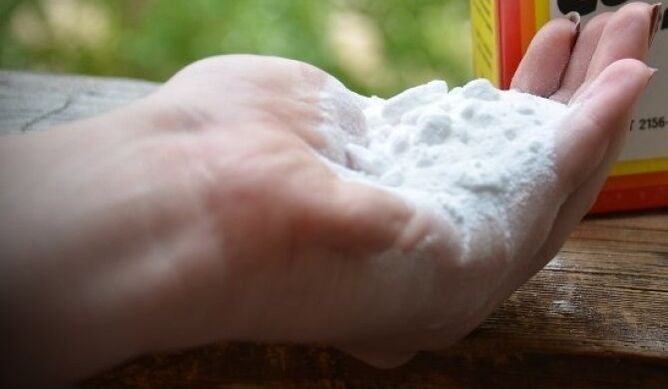 baking soda for the treatment of foot fungus